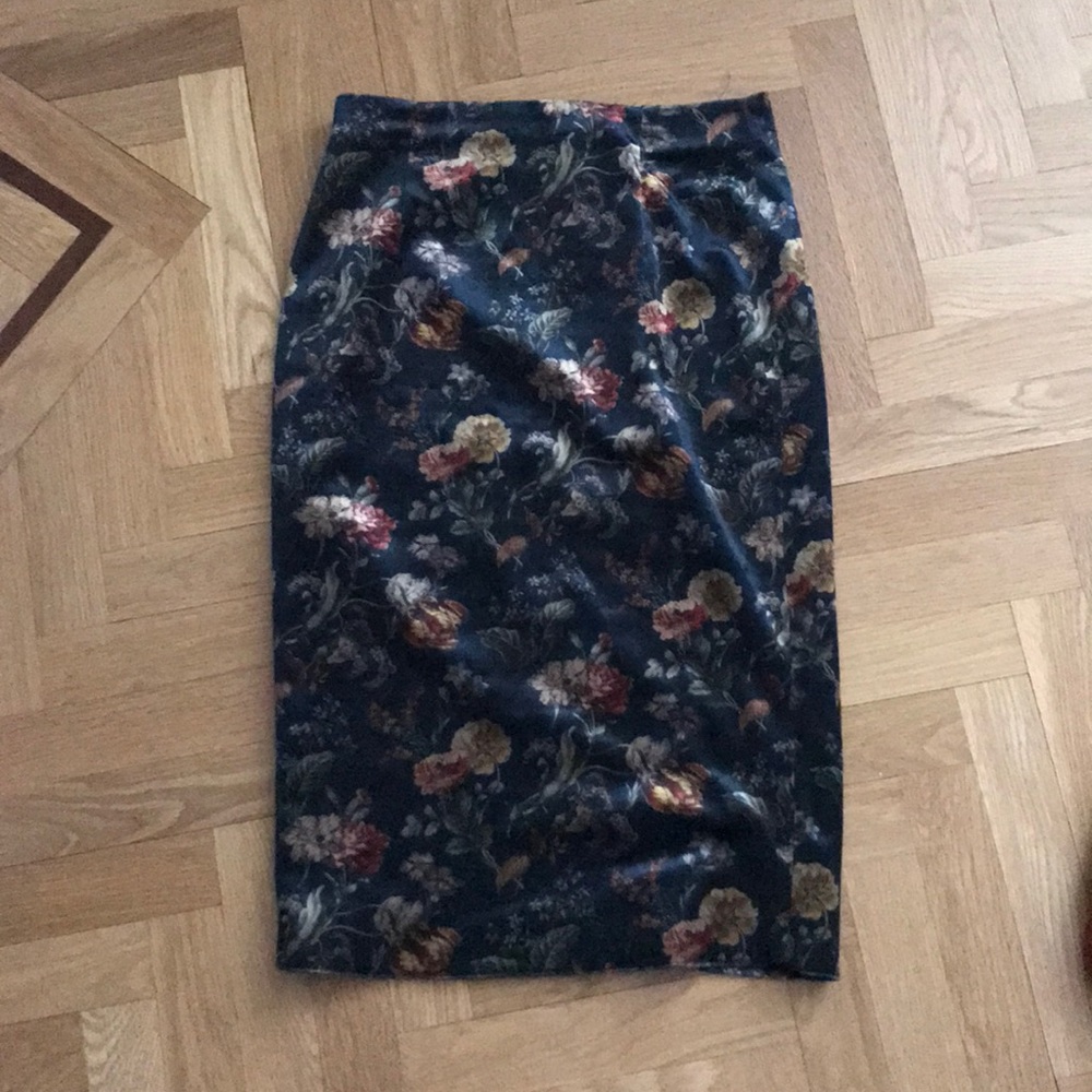 Zara midi length velvet floral pencil skirt
